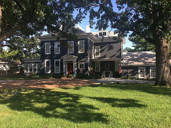 4th image of 2810 Lovers Ln