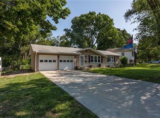 7340 Goddard Dr, Shawnee, KS 66203