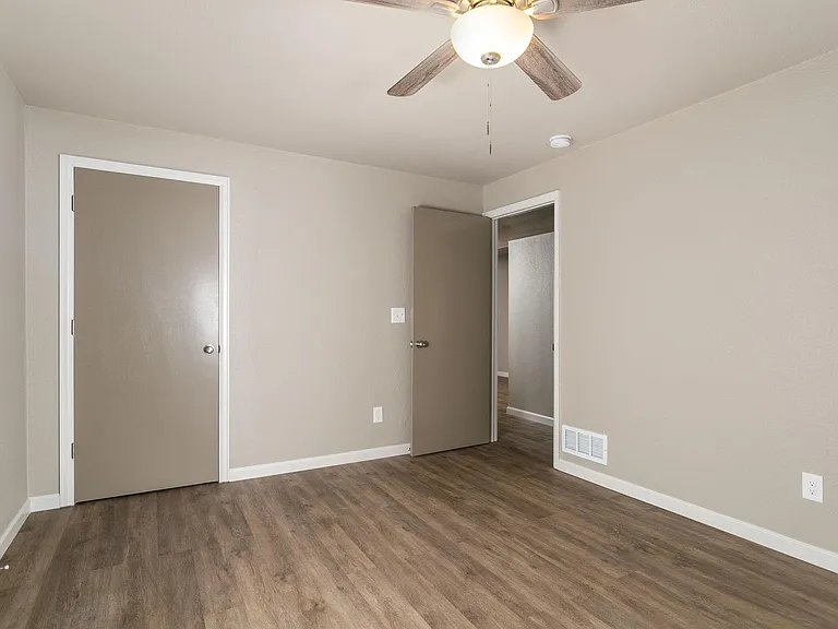 Bedroom 6 w/ walk in closet