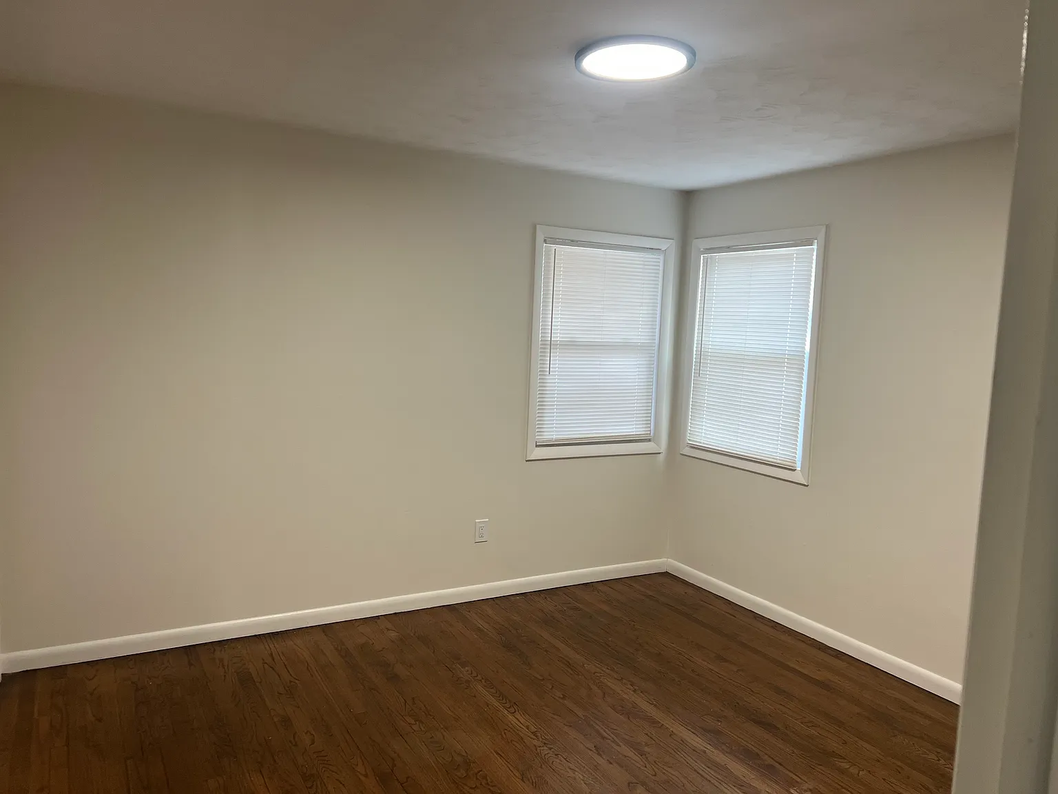 168-170 Hollister Ave — Photo 3