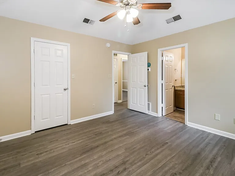 6659 Valerie Dr — Photo 10