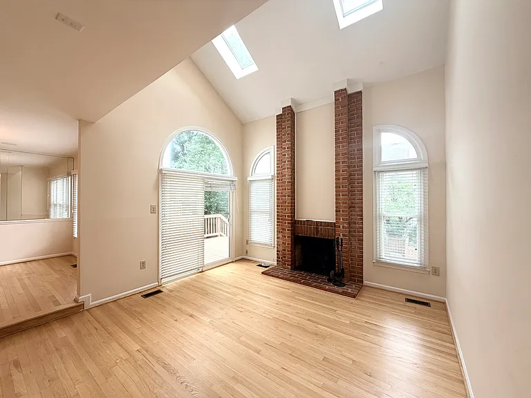 7418 Crestberry Ln — Photo 19