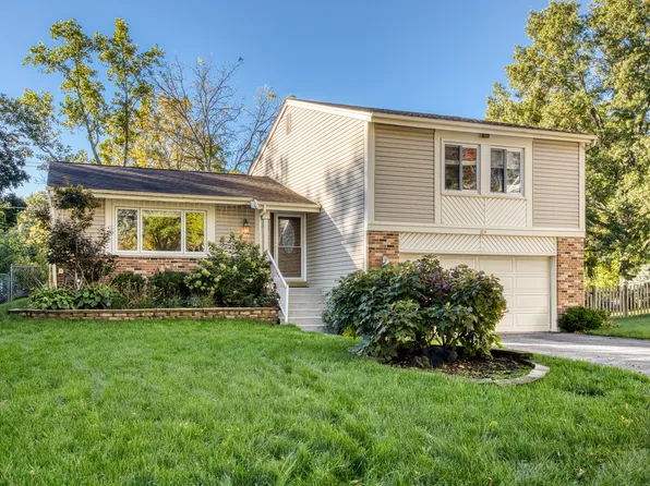 104 Croftwood Ct, Rolling Meadows, IL 60008