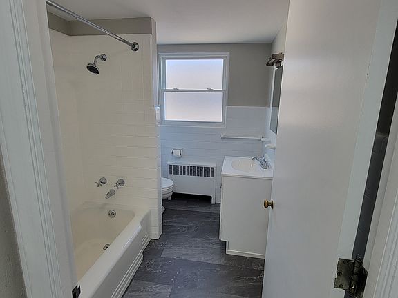 2nd image of 808-810 N Lincoln Ave APT 2