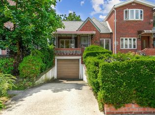 6732 Thornton Pl, Flushing, NY 11375