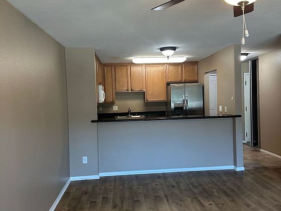 4th image of 3030 Suncrest Dr Unit 201