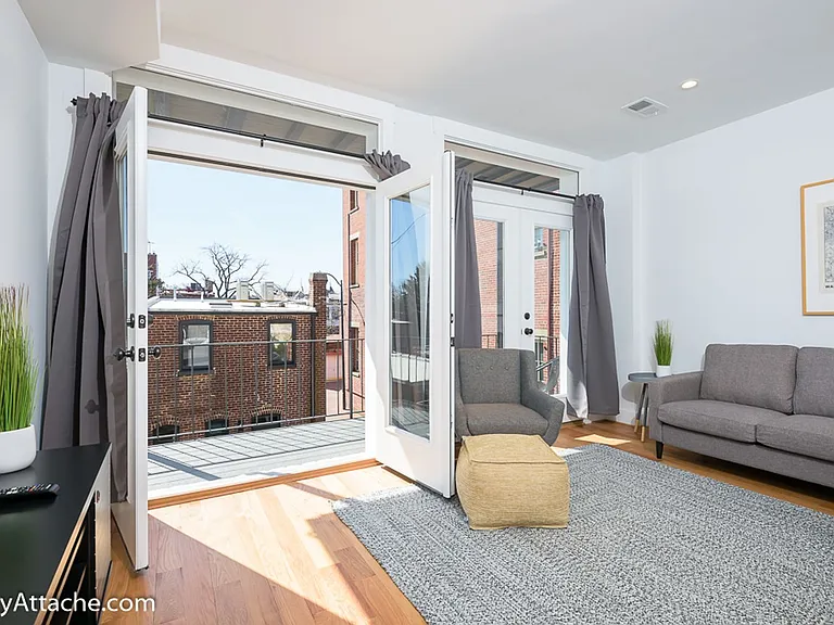 631 Constitution Ave NE — Photo 5
