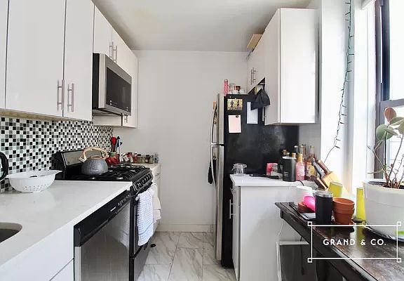 3rd image of 393 Hewes St APT 6C