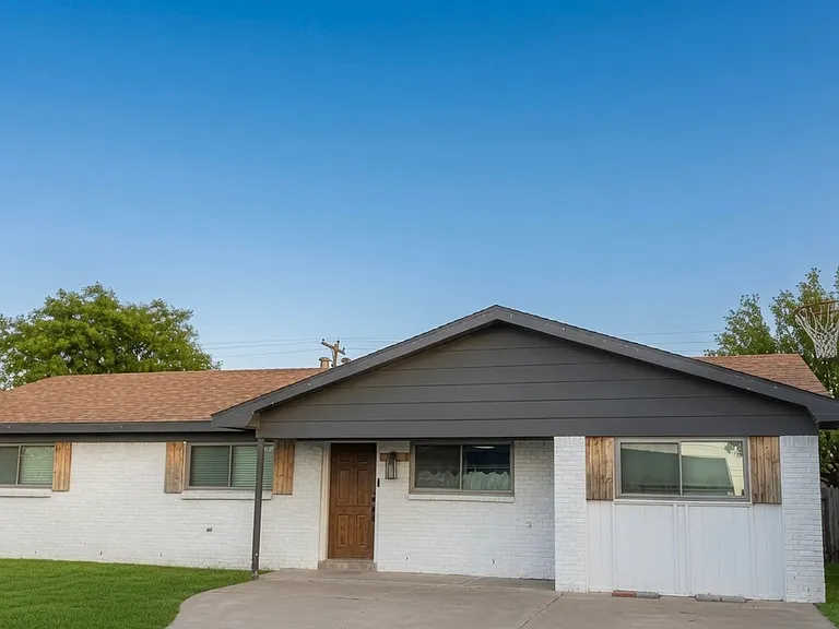 4715 Laura Dr — Photo 1