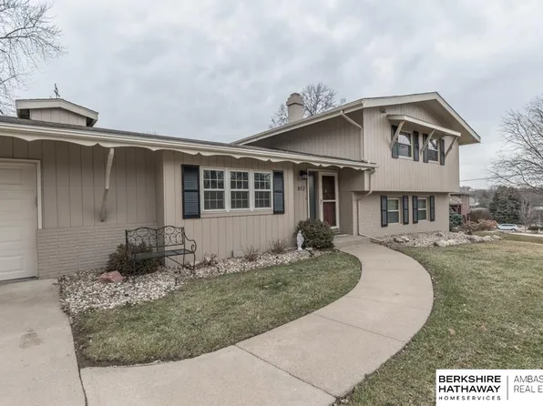 812 Leawood Dr, Omaha, NE 68154