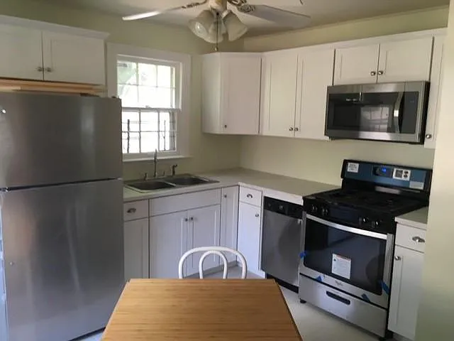 860 Tanglewood St — Photo 2