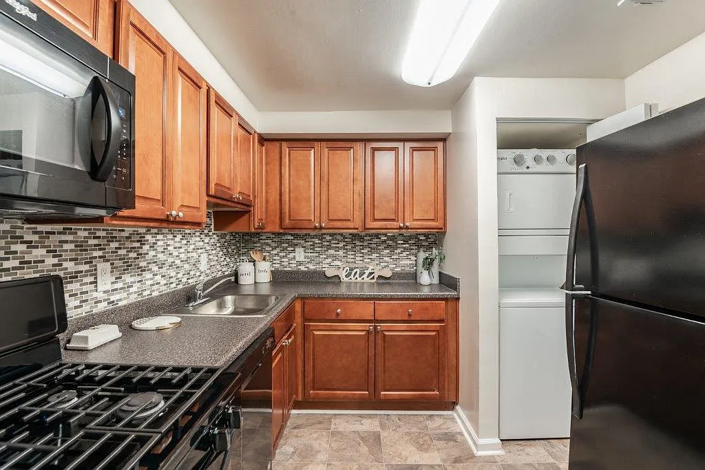 Lighthouse at Twin Lakes Apartment Homes — Photo 1