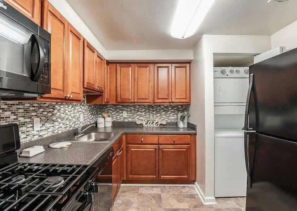 Lighthouse at Twin Lakes Apartment Homes