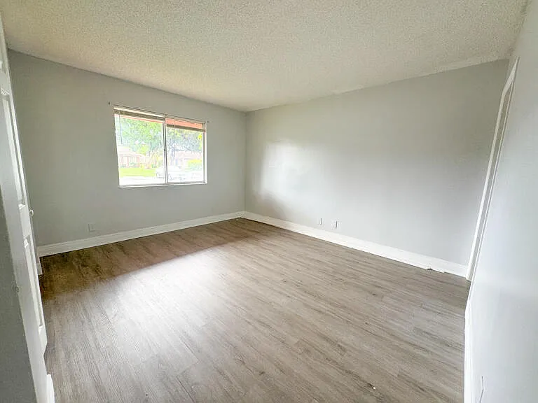 4852 Orleans Ct #D — Photo 20