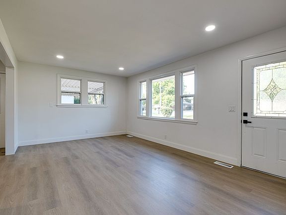 3rd image of 511 Wanda Dr