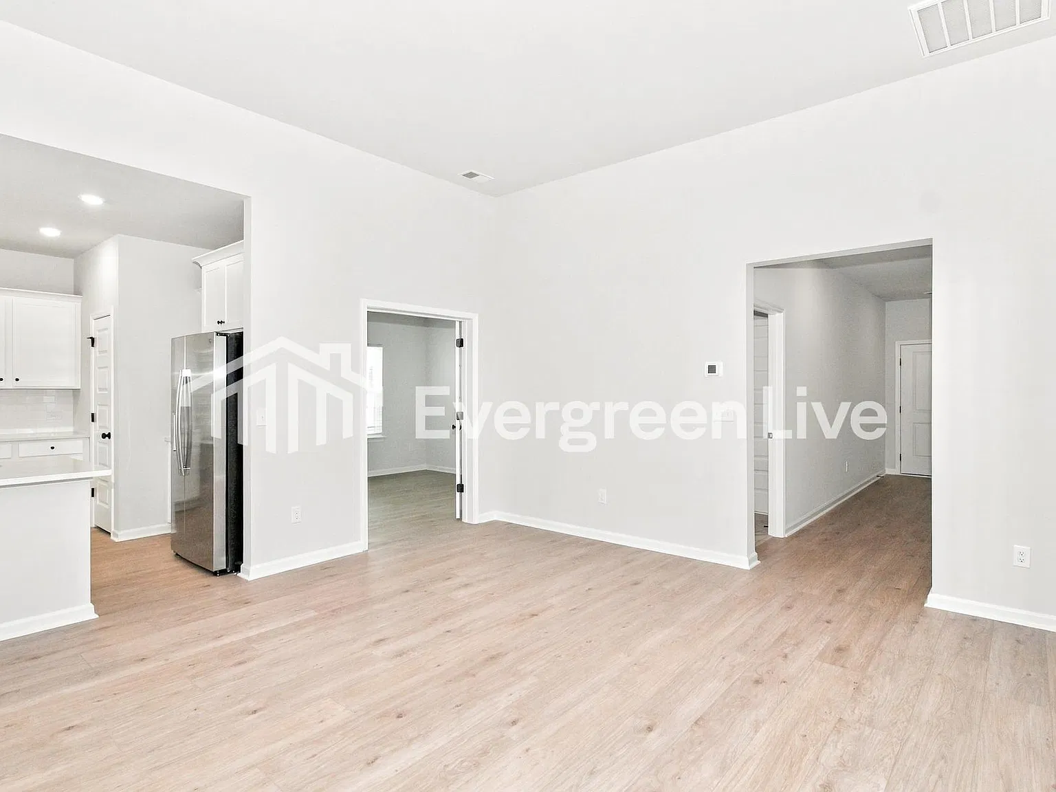 3 bed, 2.0 bath, 1748 sqft, $1,995 — Photo 3