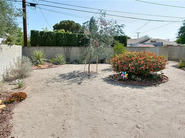 11252 Delano St — Photo 8