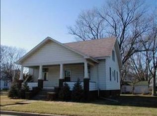 202 N Vine St, Heyworth, IL