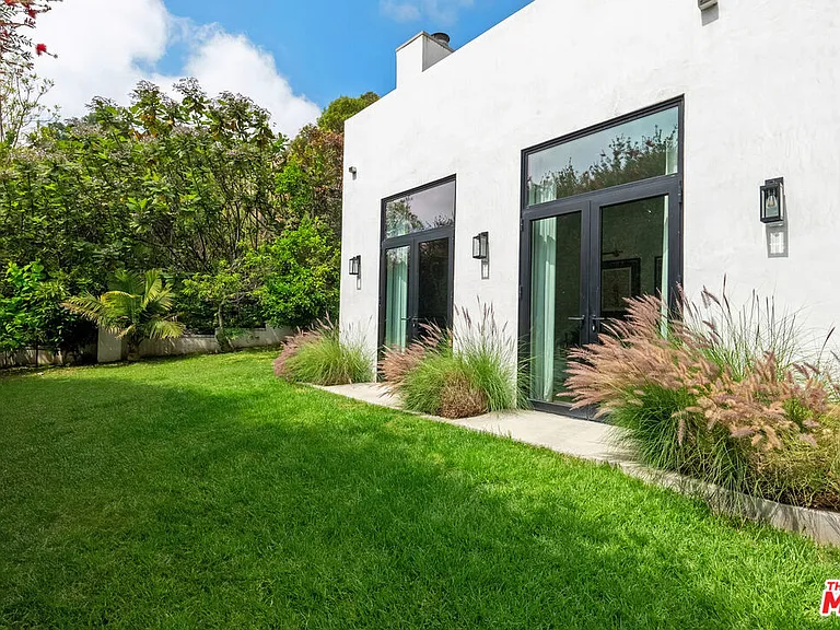 1739 San Ysidro Dr — Photo 25