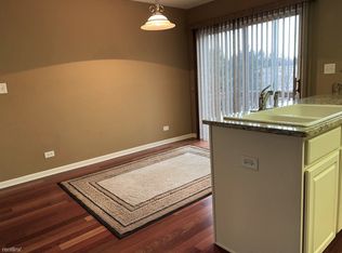 596 Lincoln Station Dr, Oswego, IL 60543