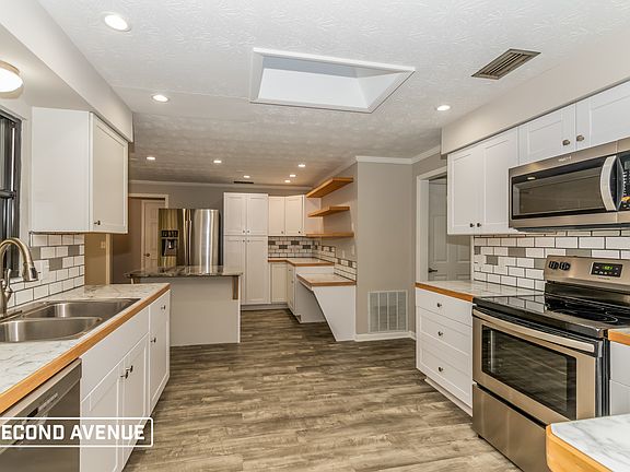 2nd image of 3718 Moody Ave