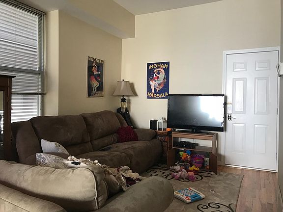 3rd image of 3307 N Southport Ave APT 2R