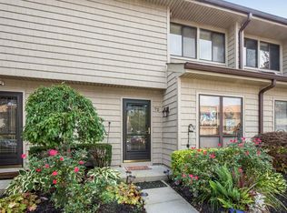 72 Stanford Ct, Wantagh, NY 11793