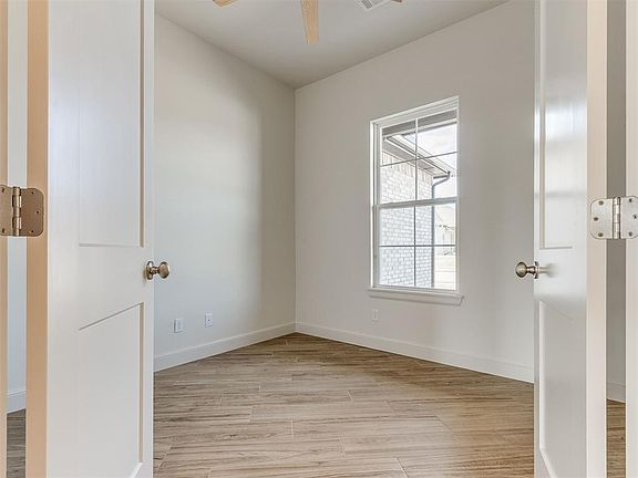 5th image of 516 S Freedom Dr