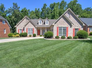 15 Stonecreek Ct, Greensboro, NC 27455