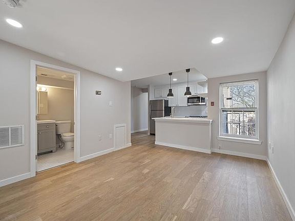 5th image of 1525 Green St