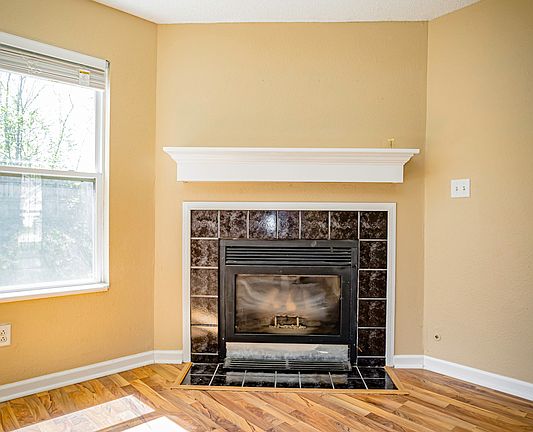 5th image of 1933 E Werges Ave