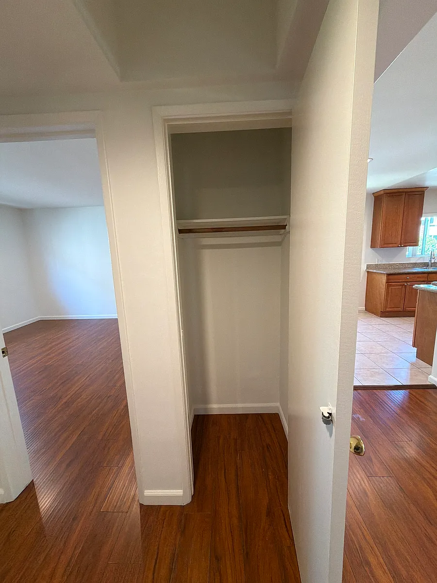 Building Photo - 118 N Everett St #4
