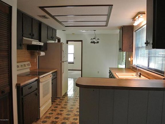 4th image of 851 Moonlight Ln