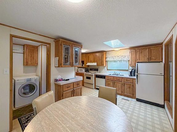 5th image of 416 S 1st St SW