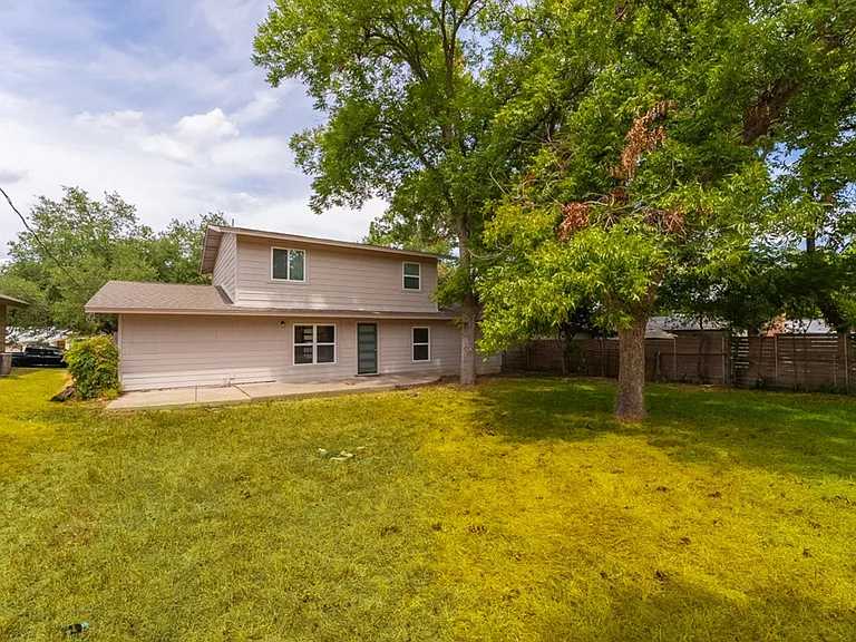 1307 Berkshire Dr — Photo 36