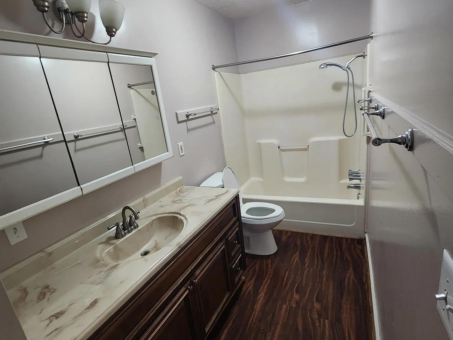 3 bed, 1.5 bath, 1200 sqft, $1,400 — Photo 4