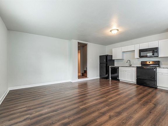 4th image of 2801 Virginia St #A