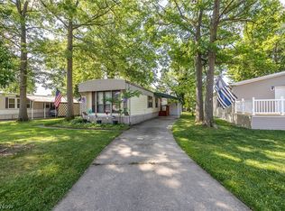 43 Parkway Dr, Olmsted Falls, OH 44138