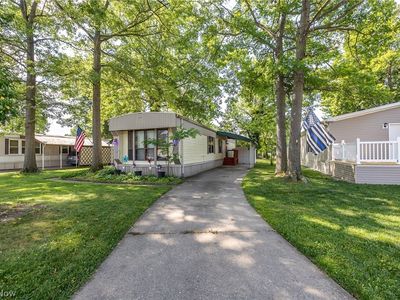 43 Parkway Dr, Olmsted Falls, OH, 44138