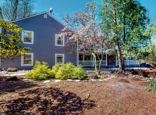 18 Ranch Rd, Upper Saddle River, NJ 07458