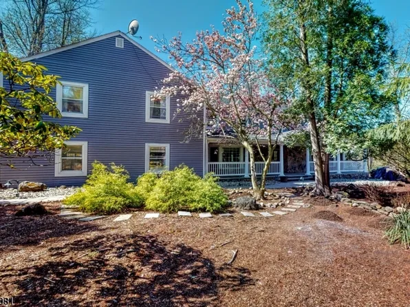 18 Ranch Rd, Upper Saddle River Boro, NJ 07458