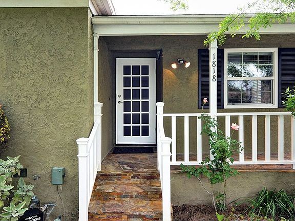 2nd image of 1818 Stearns Dr