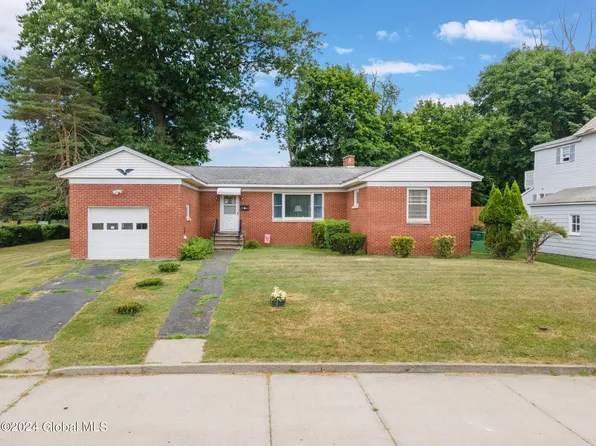 32 Blakely Court, Troy, NY 12180