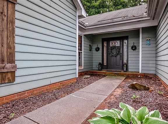 3rd image of 9206 Twin Trail Dr