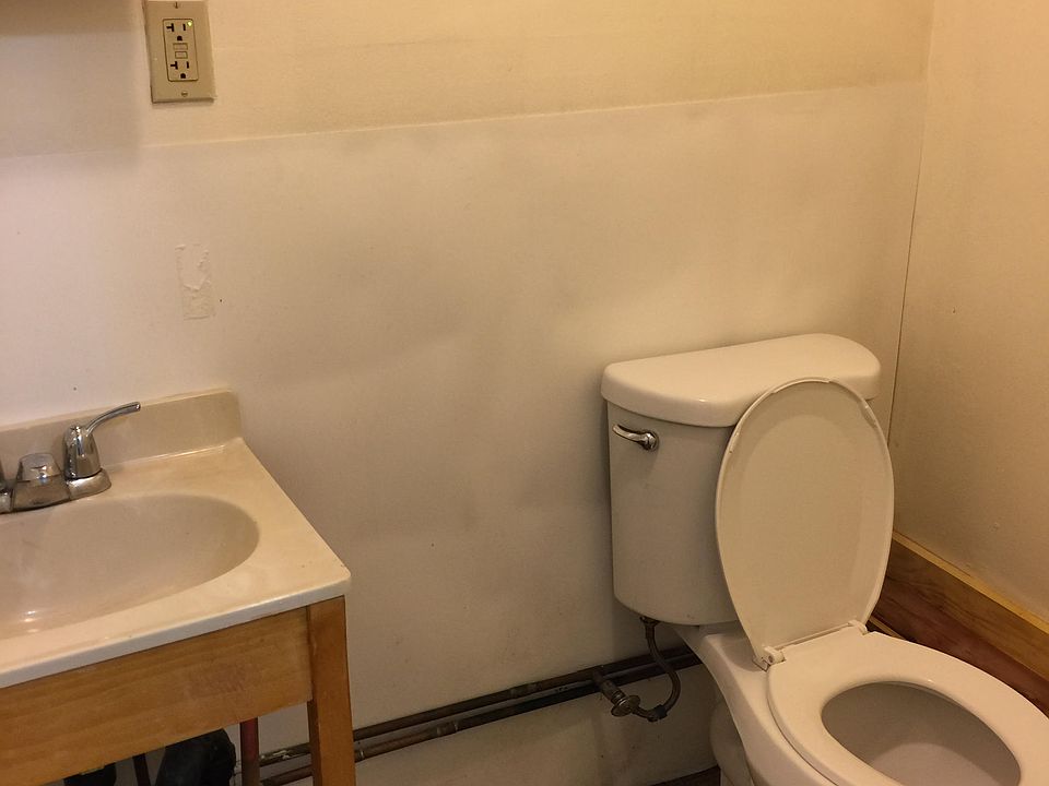 2nd image of 116 Roberts St #1