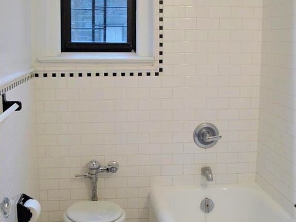 4th image of 72 Barrow St APT 1R