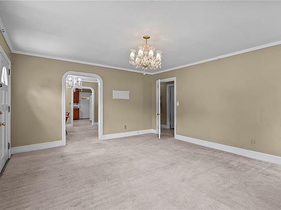 5th image of 409 NW Market St