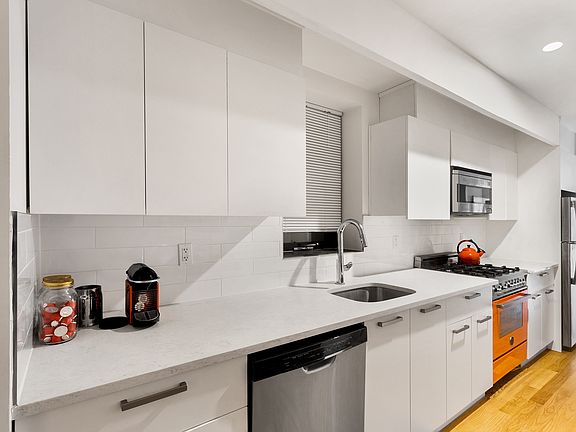 3rd image of 95 Diamond St Unit 1-A