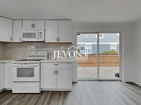3rd image of 630 N Skyline Dr