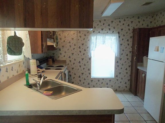 4th image of 667 Arrow Ln